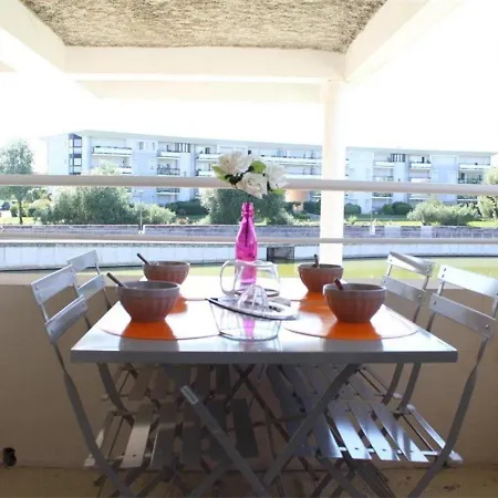 Apartment La Rochelle: Appt 2 Pieces, Piscine, Parking, Animaux Ok - Fr-1-246-648